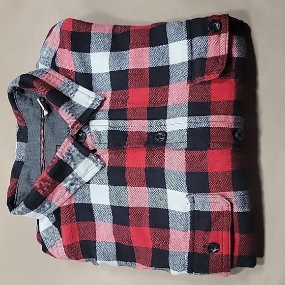 Woolrich Red and Black Plaid Button Flannel Shirt Down Size, M.  Unisex - Picture 9 of 9